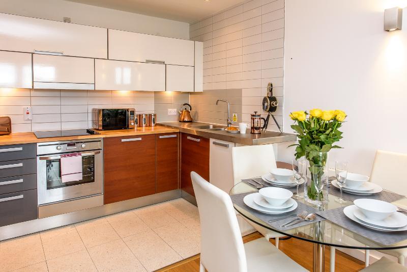 Approved Serviced Apartments Skyline Манчестър Екстериор снимка