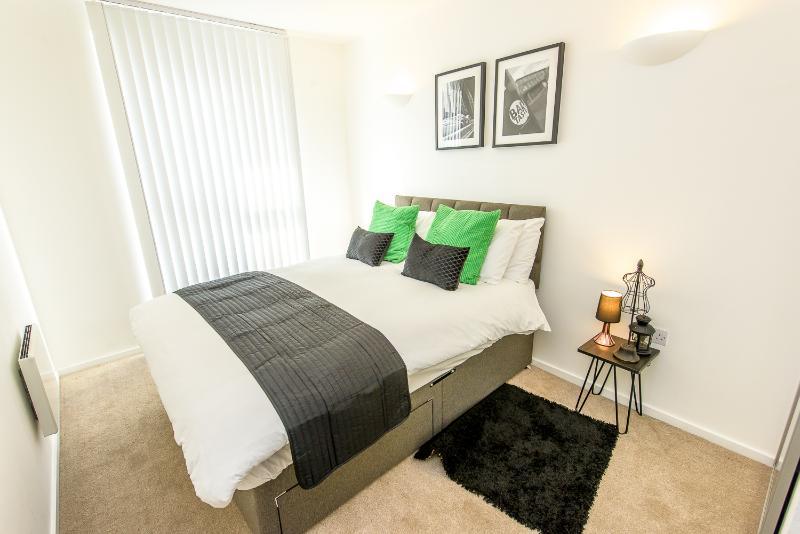 Approved Serviced Apartments Skyline Манчестър Екстериор снимка