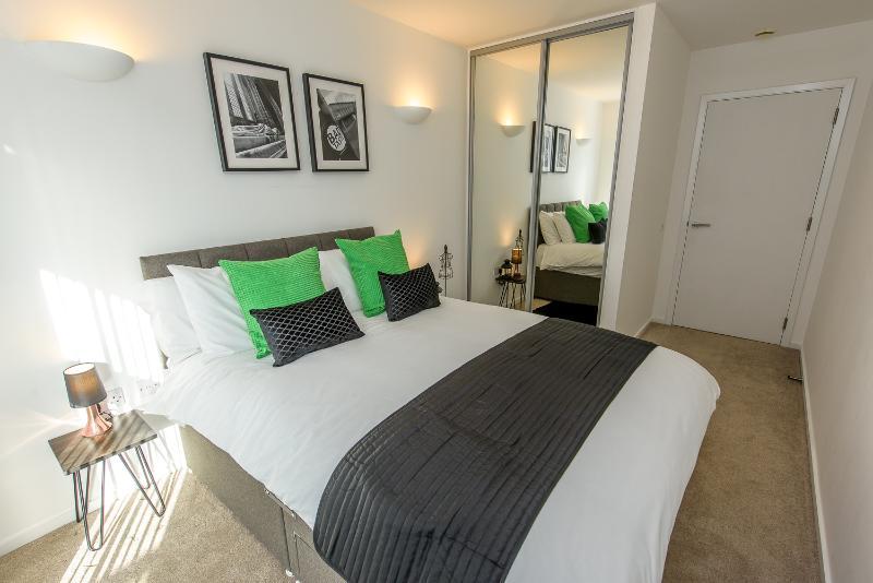 Approved Serviced Apartments Skyline Манчестър Екстериор снимка
