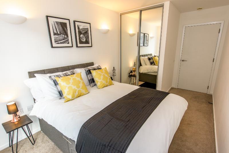 Approved Serviced Apartments Skyline Манчестър Екстериор снимка