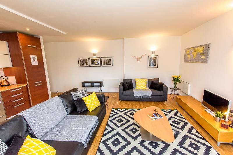 Approved Serviced Apartments Skyline Манчестър Екстериор снимка